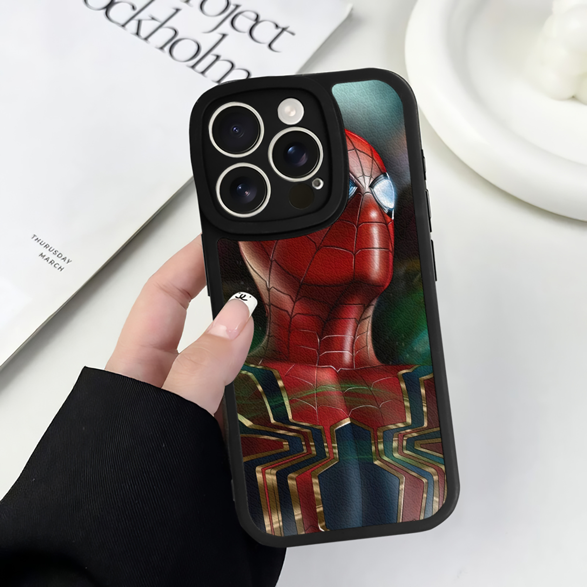 （画像用） Spider Man スパイダーマン 【iPhone 16シリーズ対応】シリコンスマホケース（レザー調） 材質：シリコン